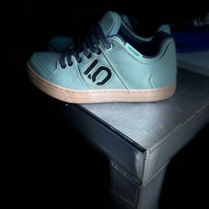 FIVE TEN mountain biking shoes